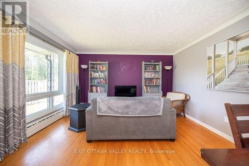 33486 Highway 17, Deep River, ON - Indoor Photo Showing Bedroom