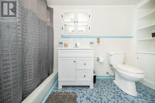 33486 Highway 17, Deep River, ON - Indoor Photo Showing Bathroom