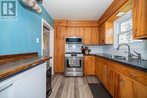 33486 Highway 17 Highway, Deep River, ON - Indoor Photo Showing Kitchen With Double Sink