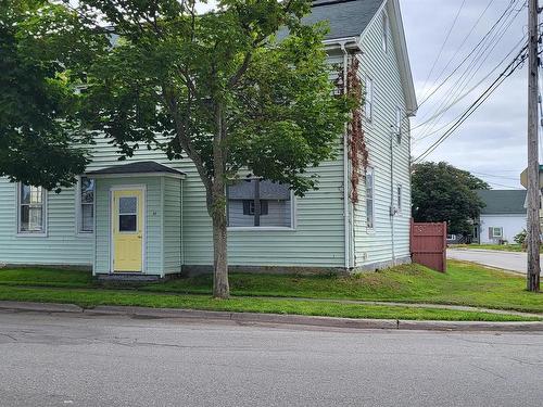 33 Main Street, Yarmouth, NS 