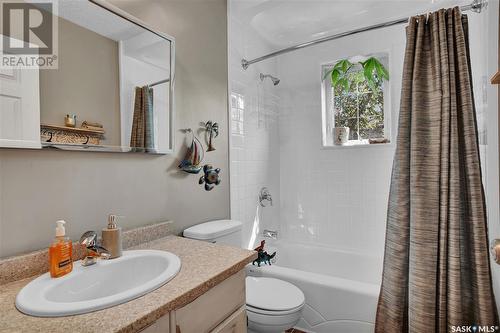 14 Mccully Crescent, Saskatoon, SK - Indoor Photo Showing Bathroom