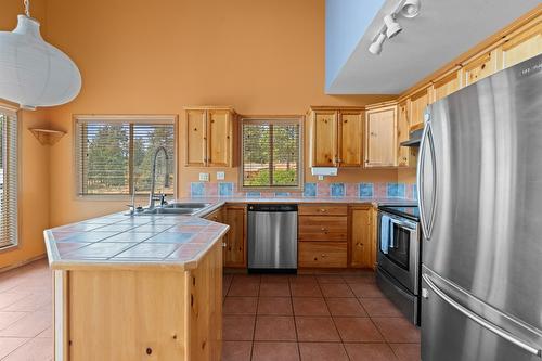 3230 Salmon River Road, Salmon Arm, BC - Indoor Photo Showing Kitchen With Double Sink