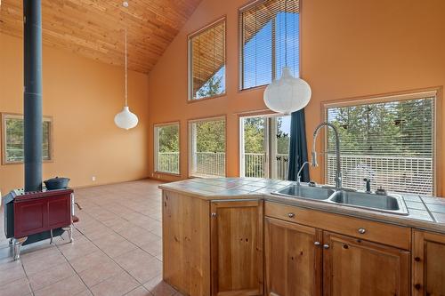 3230 Salmon River Road, Salmon Arm, BC - Indoor Photo Showing Other Room