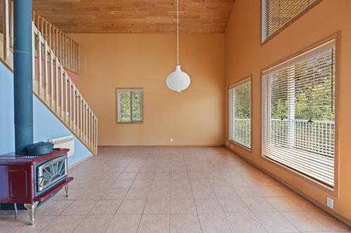 3230 Salmon River Road, Salmon Arm, BC - Indoor Photo Showing Other Room