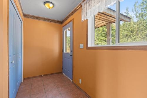 3230 Salmon River Road, Salmon Arm, BC - Indoor Photo Showing Other Room