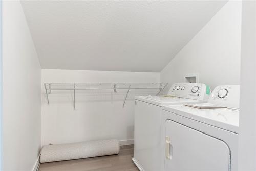 3230 Salmon River Road, Salmon Arm, BC - Indoor Photo Showing Laundry Room