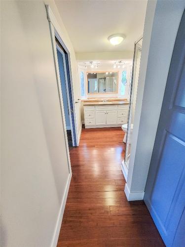 3230 Salmon River Road, Salmon Arm, BC - Indoor Photo Showing Bathroom