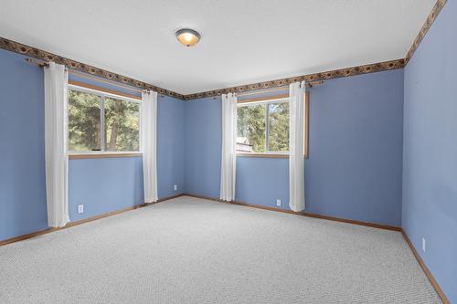 3230 Salmon River Road, Salmon Arm, BC - Indoor Photo Showing Laundry Room