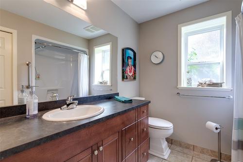 2233 Helgason Drive, West Kelowna, BC - Indoor Photo Showing Bathroom