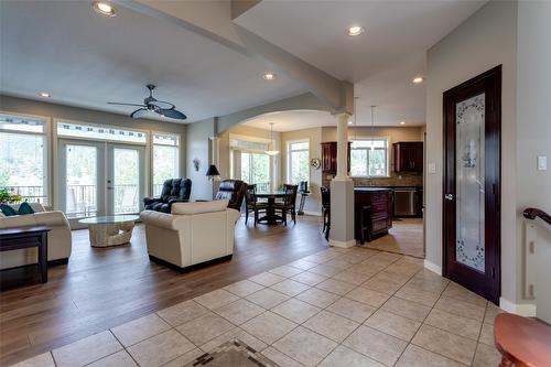 2233 Helgason Drive, West Kelowna, BC - Indoor Photo Showing Living Room