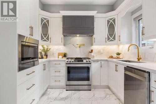 48 Post Oak Drive, Richmond Hill, ON - Indoor Photo Showing Kitchen With Stainless Steel Kitchen With Upgraded Kitchen