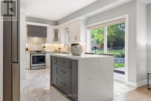 48 Post Oak Drive, Richmond Hill, ON - Indoor Photo Showing Kitchen