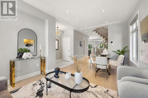 48 Post Oak Drive, Richmond Hill, ON - Indoor Photo Showing Living Room