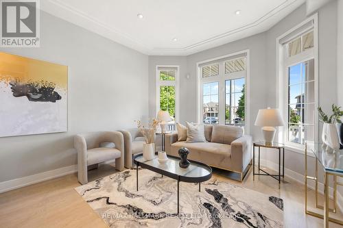 48 Post Oak Drive, Richmond Hill, ON - Indoor Photo Showing Living Room