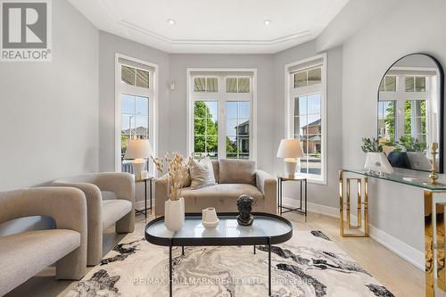 48 Post Oak Drive, Richmond Hill, ON - Indoor Photo Showing Living Room