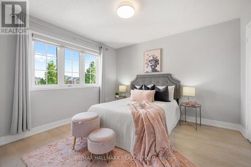 48 Post Oak Drive, Richmond Hill, ON - Indoor Photo Showing Bedroom