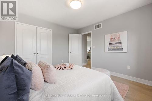 48 Post Oak Drive, Richmond Hill, ON - Indoor Photo Showing Bedroom