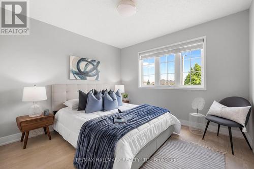 48 Post Oak Drive, Richmond Hill, ON - Indoor Photo Showing Bedroom