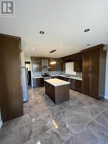 211 Gardenbrooke Trail W, Brampton (Bram East), ON - Indoor Photo Showing Kitchen