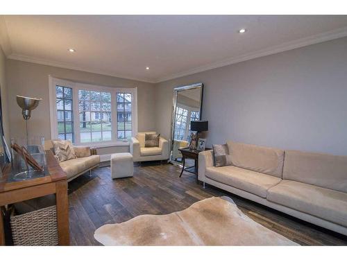 Living Room. - 443 Cottingham Crescent, Hamilton, ON - Indoor Photo Showing Living Room