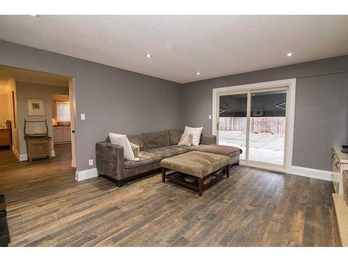 Living Room. - 443 Cottingham Crescent, Hamilton, ON - Indoor