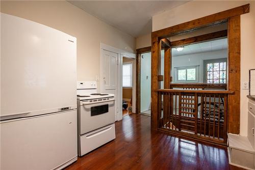 47 Lowell Avenue, St. Catharines, ON - Indoor Photo Showing Kitchen