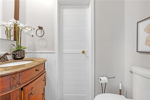 4 Cambria Court, Hamilton, ON - Indoor Photo Showing Bathroom