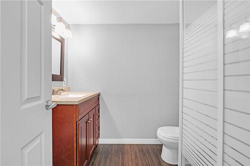 4 Cambria Court, Hamilton, ON - Indoor Photo Showing Bathroom