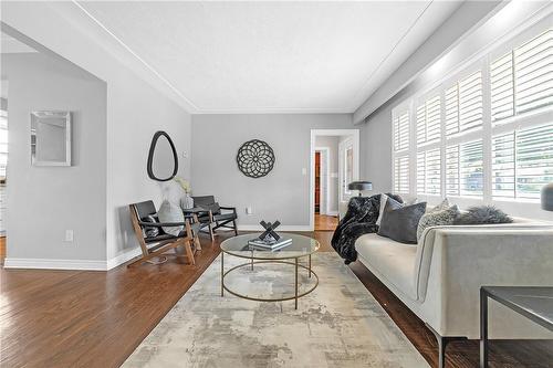 4 Cambria Court, Hamilton, ON - Indoor Photo Showing Living Room