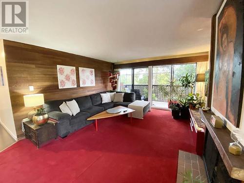 202 110 Seventh Street, New Westminster, BC - Indoor Photo Showing Living Room