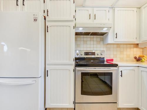 675 Seaford Road, Kelowna, BC - Indoor Photo Showing Kitchen