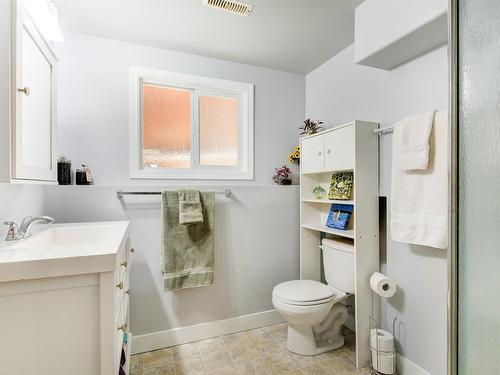 675 Seaford Road, Kelowna, BC - Indoor Photo Showing Bathroom