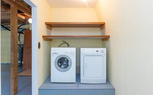 3811 11 Avenue, Salmon Arm, BC - Indoor Photo Showing Laundry Room