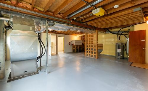 3811 11 Avenue, Salmon Arm, BC - Indoor Photo Showing Basement