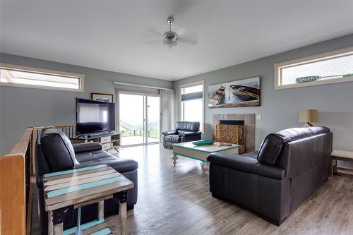 1386 Wilmot Avenue, Kelowna, BC - Indoor Photo Showing Other Room With Fireplace