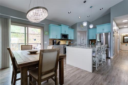 1386 Wilmot Avenue, Kelowna, BC - Indoor Photo Showing Dining Room