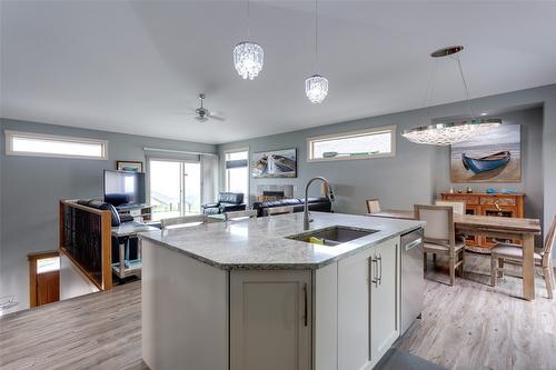 1386 Wilmot Avenue, Kelowna, BC - Indoor Photo Showing Kitchen With Double Sink