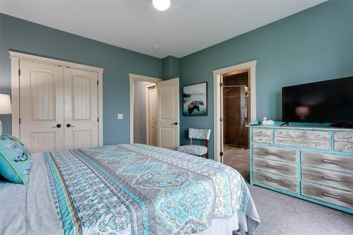 1386 Wilmot Avenue, Kelowna, BC - Indoor Photo Showing Bedroom