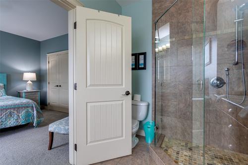 1386 Wilmot Avenue, Kelowna, BC - Indoor Photo Showing Bathroom