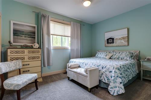 1386 Wilmot Avenue, Kelowna, BC - Indoor Photo Showing Bedroom