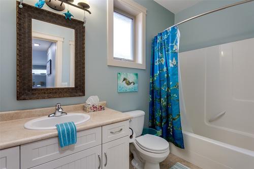 1386 Wilmot Avenue, Kelowna, BC - Indoor Photo Showing Bathroom