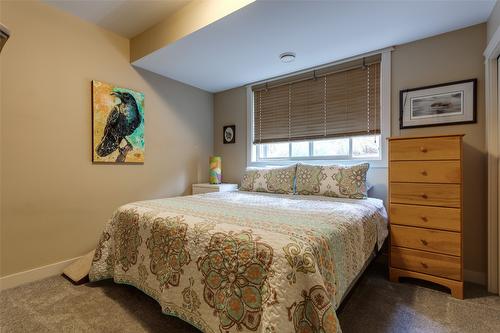 1386 Wilmot Avenue, Kelowna, BC - Indoor Photo Showing Bedroom