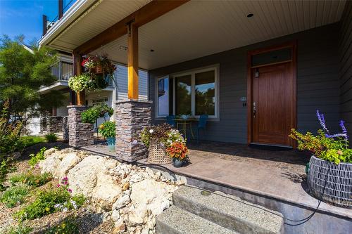 1386 Wilmot Avenue, Kelowna, BC - Outdoor With Deck Patio Veranda