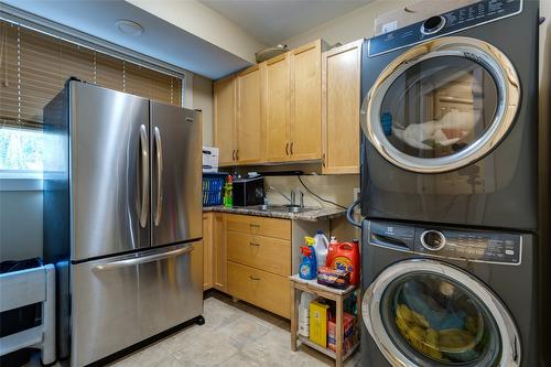 1386 Wilmot Avenue, Kelowna, BC - Indoor Photo Showing Laundry Room