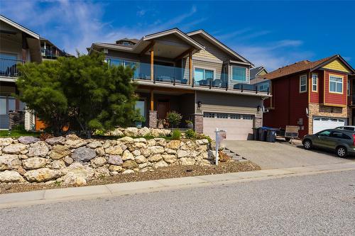 1386 Wilmot Avenue, Kelowna, BC - Outdoor