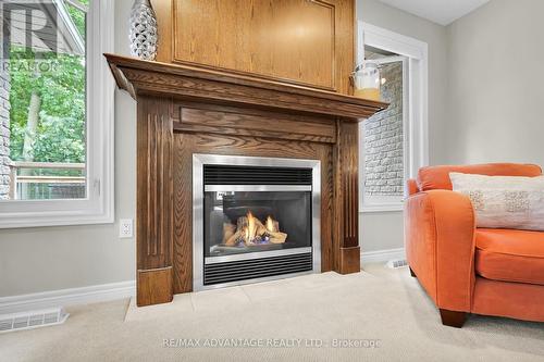 904 Longworth Road, London, ON - Indoor Photo Showing Living Room With Fireplace