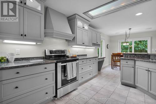 904 Longworth Road, London, ON - Indoor Photo Showing Kitchen