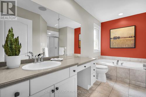 904 Longworth Road, London, ON - Indoor Photo Showing Bathroom