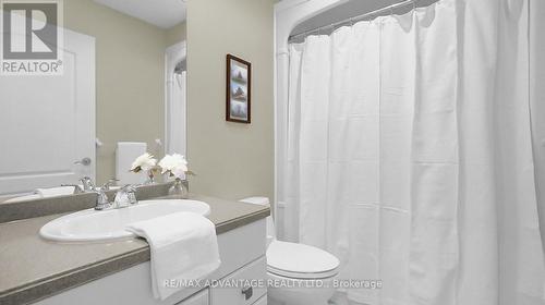 904 Longworth Road, London, ON - Indoor Photo Showing Bathroom