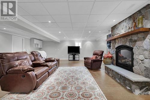 904 Longworth Road, London, ON - Indoor Photo Showing Living Room With Fireplace